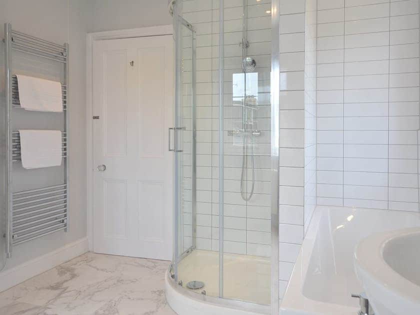 Shower room | Roseland View, St Mawes