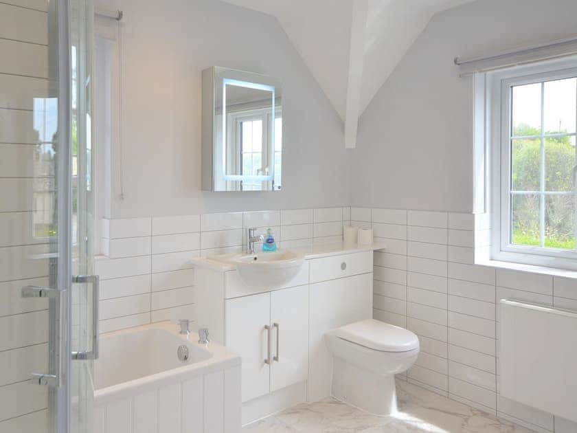Shower room | Roseland View, St Mawes
