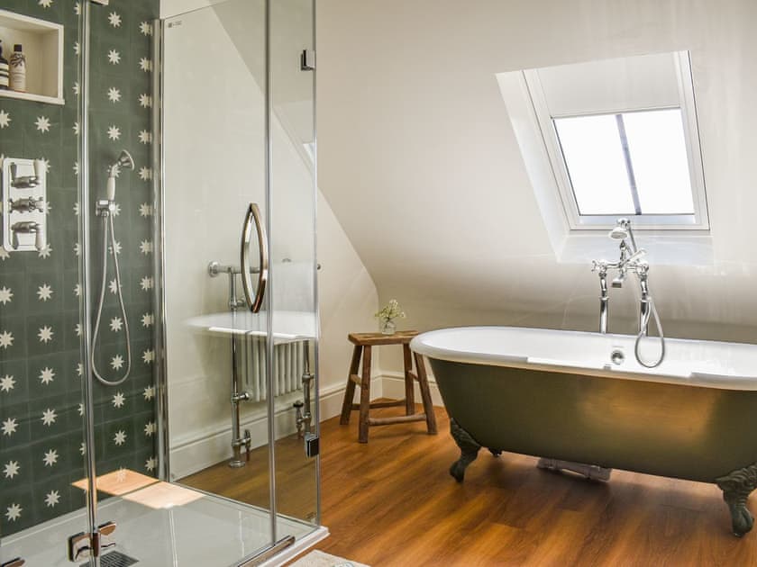 Bathroom | Vineyard View - Otium Wine Estate, Alton