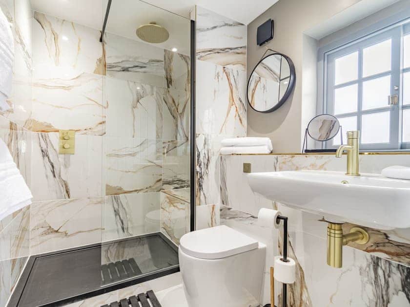 Shower room | The Twisted Toad, Guisborough