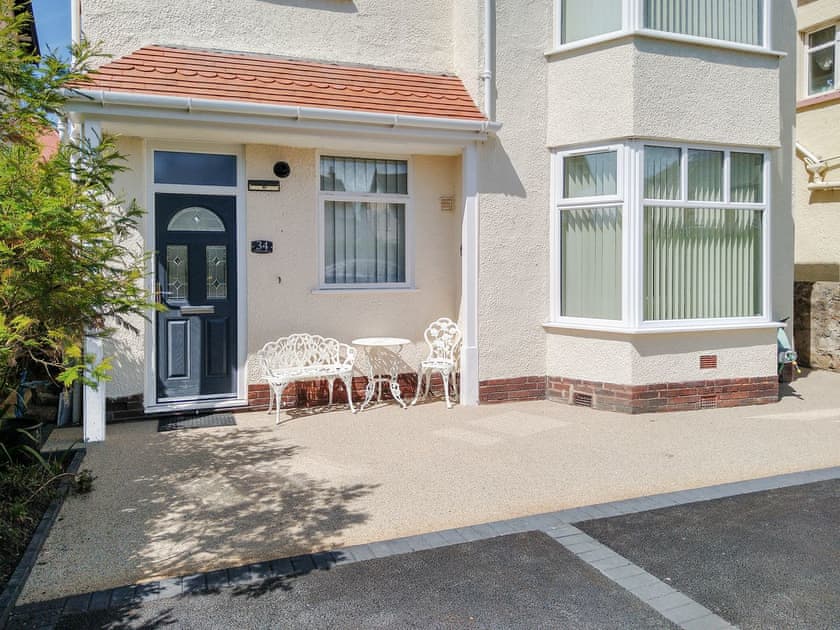 Exterior | Court Apartment - Acacia Apartments, Llandudno