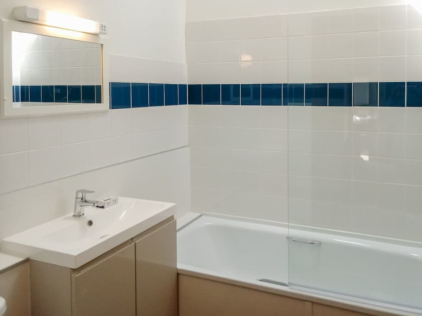 Bathroom | Warren Cottage - Stowford Lodge Holiday Cottages, Langtree, near Great Torrington