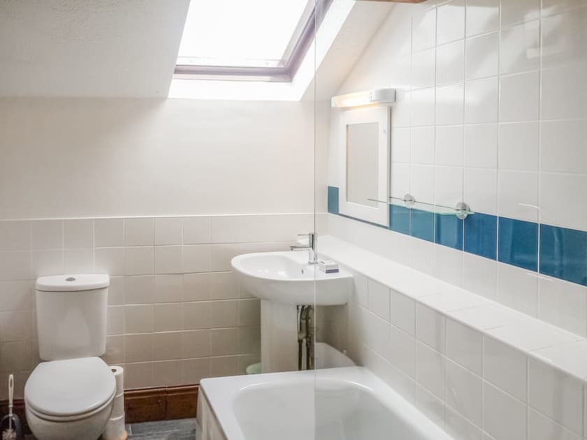 Bathroom | Old Nog Cottage - Stowford Lodge Holiday Cottages, Langtree, near Great Torrington