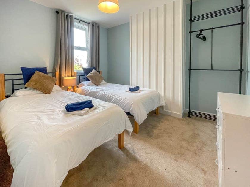 Twin bedroom | Violet Bay, Weymouth