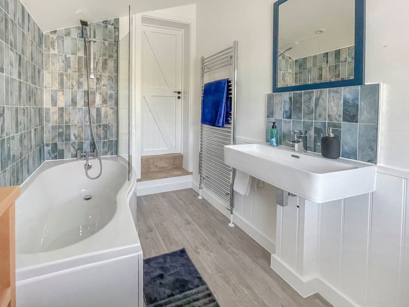 Bathroom | Violet Bay, Weymouth