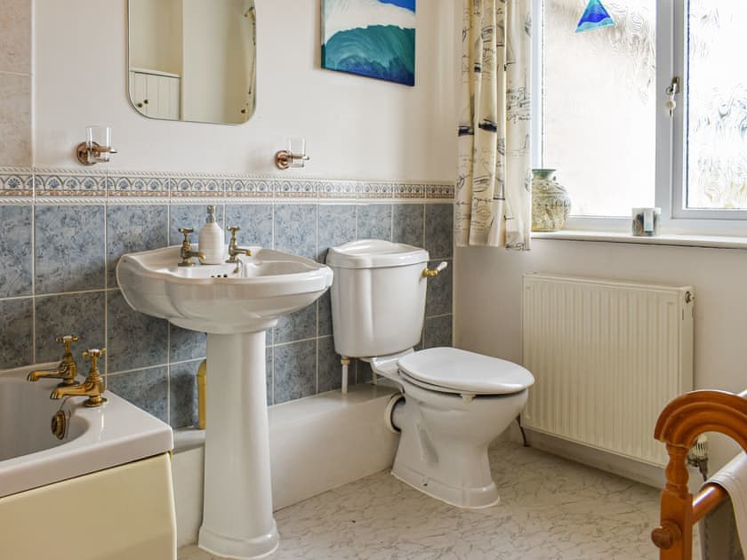 Bathroom | Heather Cottage, Canonstown
