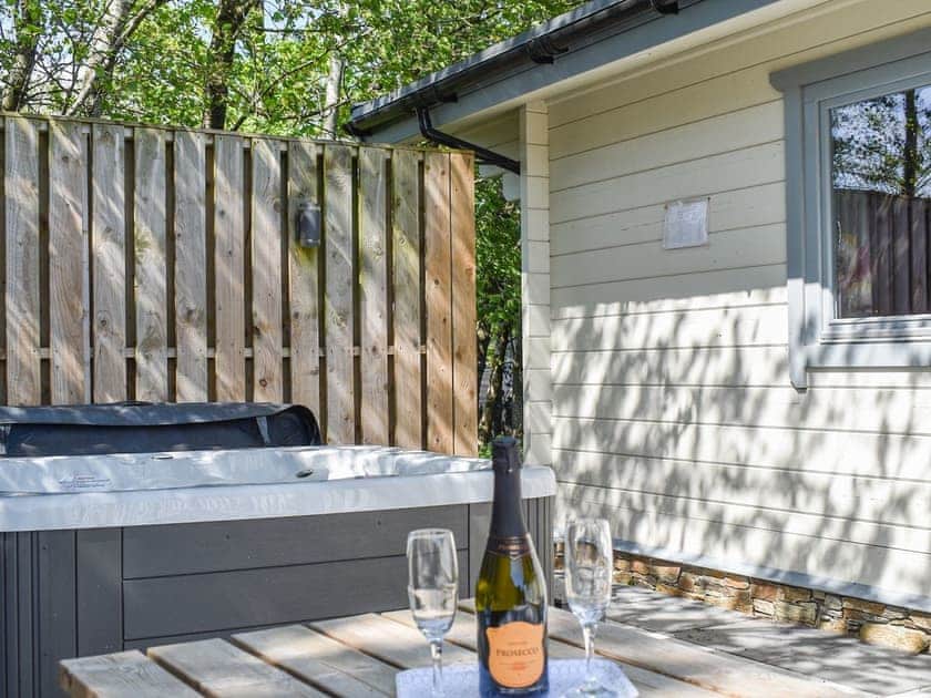 Hot tub | Oak Lodge - Dale Garth Lodges, Mascalles, near Ulverston