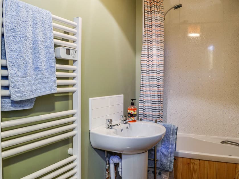Bathroom | Kirk Wynd Cottage, Kirriemuir