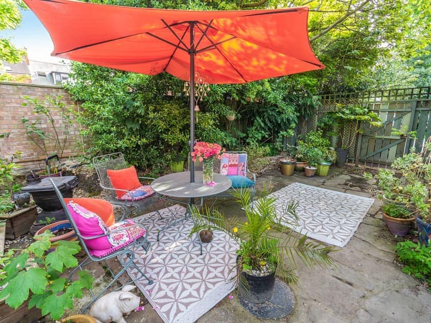 Sitting-out-area | The Little House in Hull, Hull, near Beverley