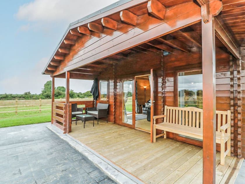 Decking | Fronwen Lodges : Ty Presto - Fronwen Lodges, LLANFAIRPWLLGWYNGYLL