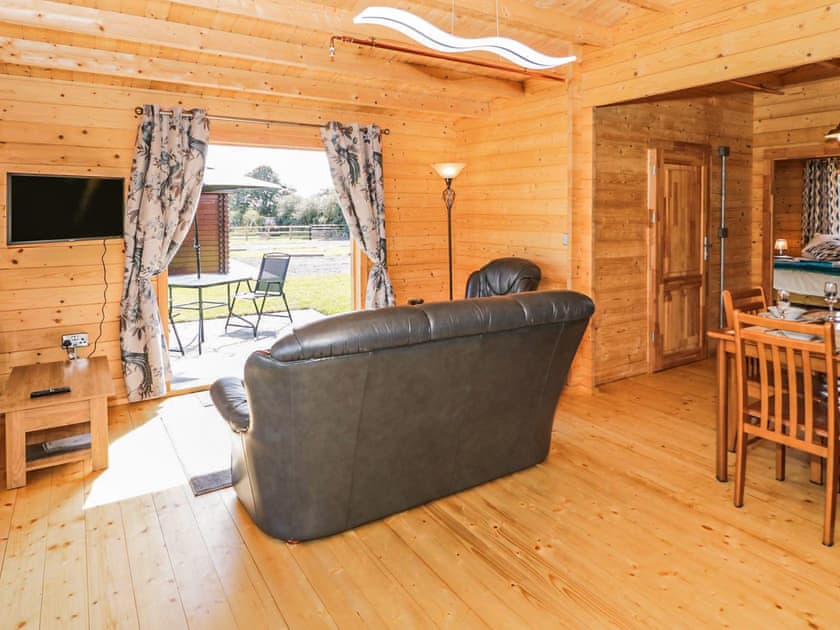 Living room/dining room | Ty Will - Fronwen Lodges, LLANFAIRPWLLGWYNGYLL