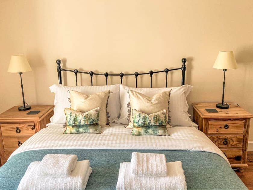 Double bedroom | Loch View, Grimshader