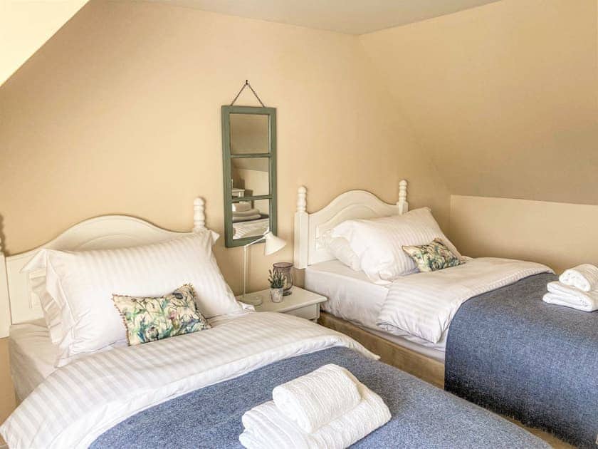 Twin bedroom | Loch View, Grimshader