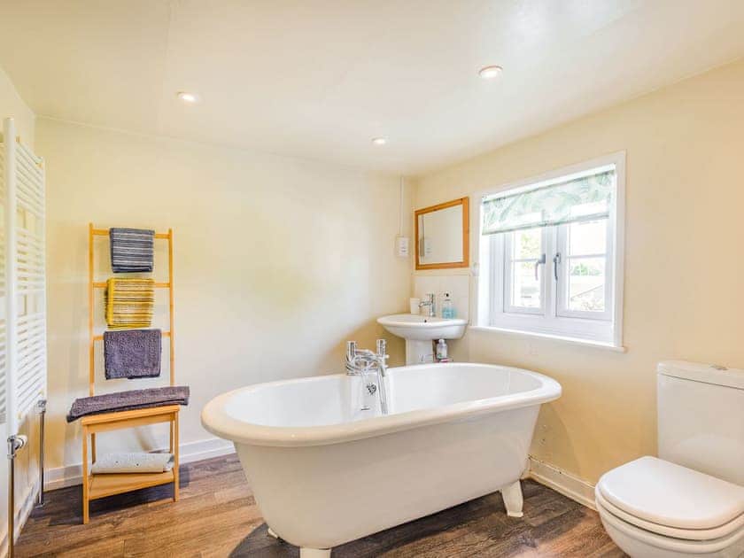 Bathroom | Shepherds Cottage, Steyning
