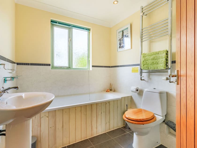 Bathroom | Primrose Lodge - Higher Shorston Lakes and Lodges, Holsworthy, near Bude