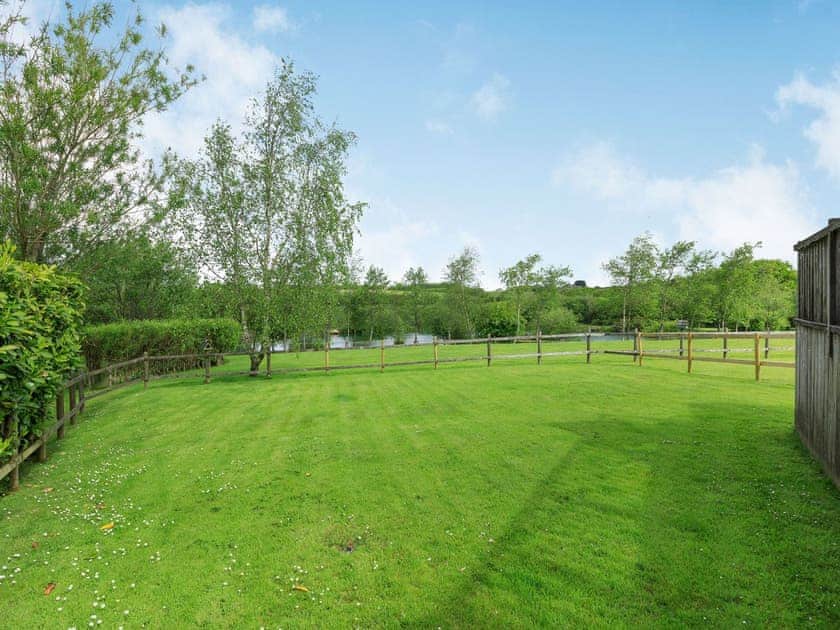 Garden | Primrose Lodge - Higher Shorston Lakes and Lodges, Holsworthy, near Bude