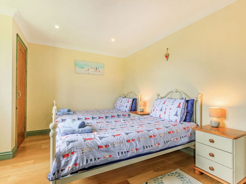 Twin bedroom | Bluebell Lodge - Higher Shorston Lakes and Lodges, Holsworthy, near Bude