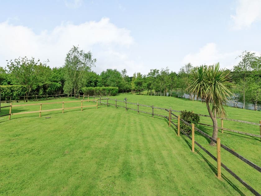 Garden | Bluebell Lodge - Higher Shorston Lakes and Lodges, Holsworthy, near Bude