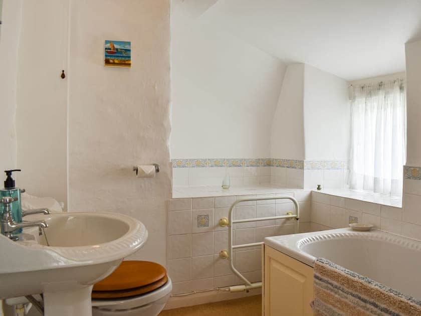 Bathroom | Trevivian House, Boscastle