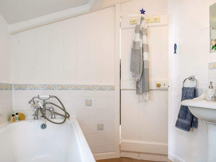 Bathroom | Trevivian House, Boscastle