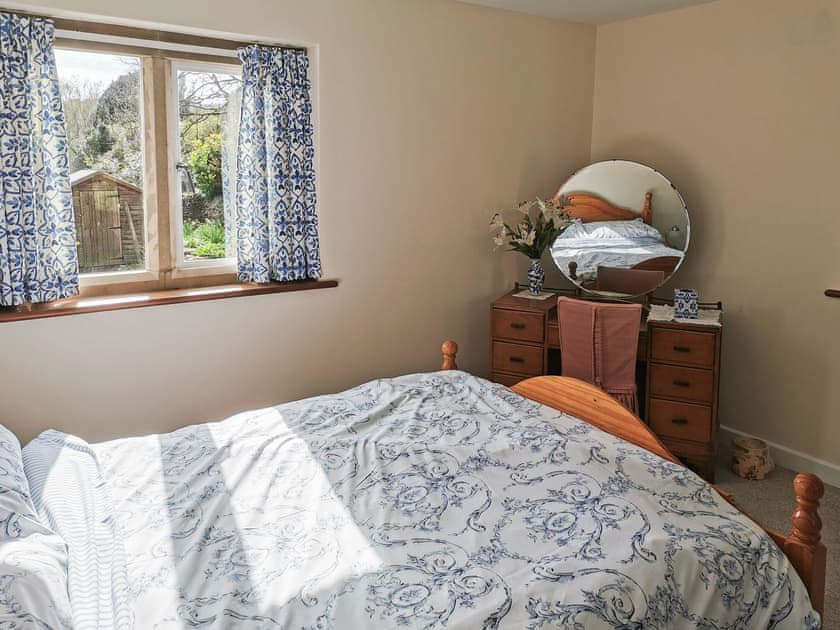 Double bedroom | Violet Cottage, Pitchcombe, near Painswick