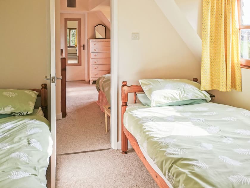 Twin bedroom | Violet Cottage, Pitchcombe, near Painswick