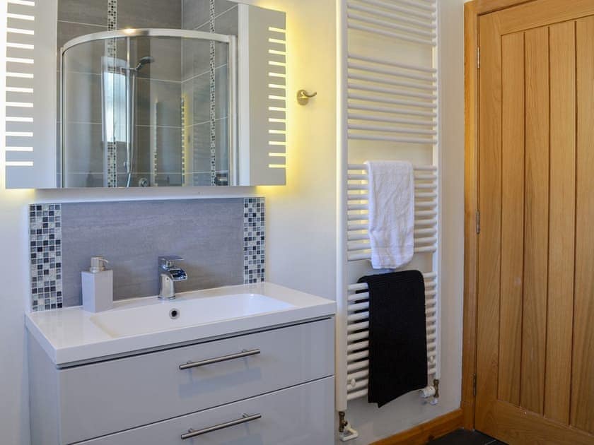 Bathroom | Eleanor Cottage, Ballater