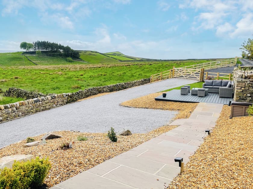 Driveway | Hazelgrove Lodge Barn, Laneshawbridge