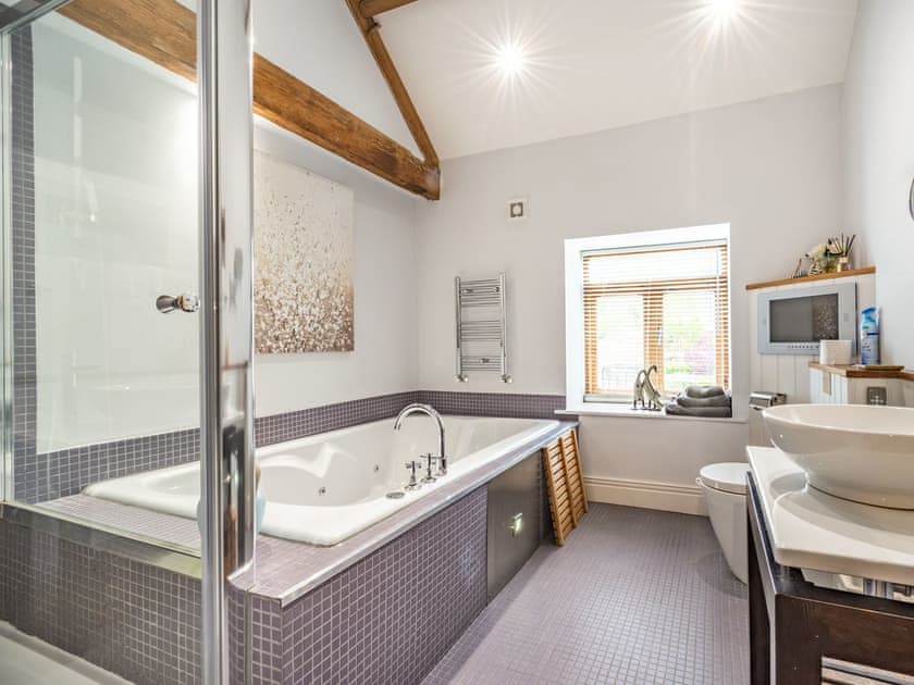 Bathroom | Chestnut Barn, Wold Newton, near Filey