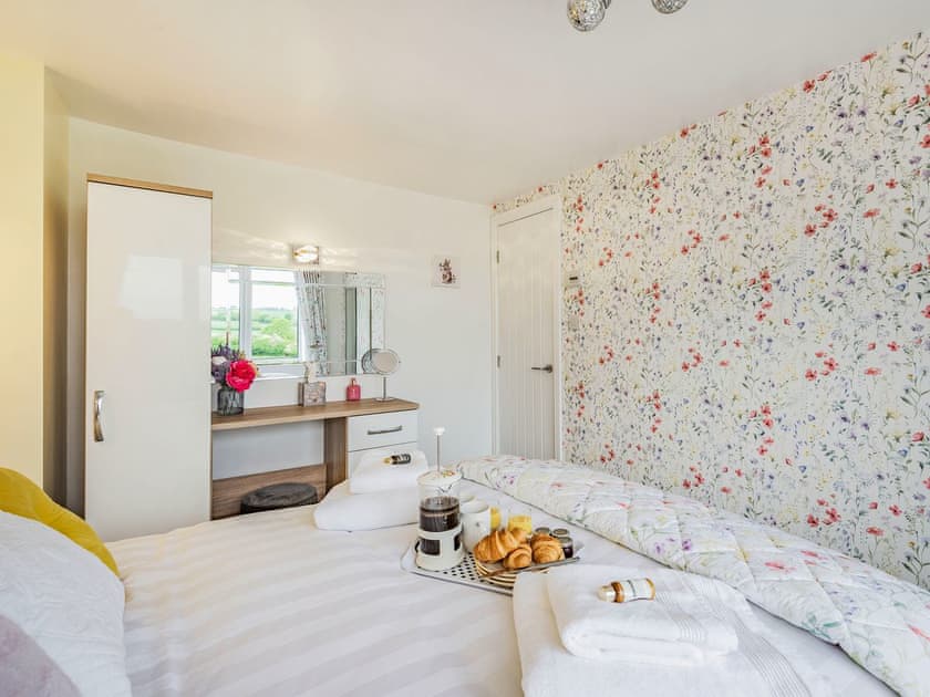 Double bedroom | Comfy Kozy Cottage, Louth