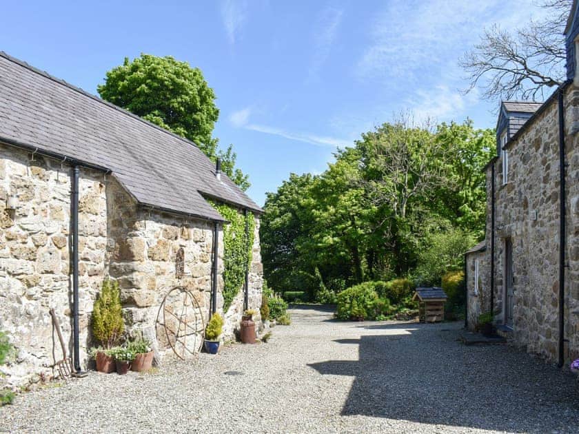 Outdoor area | Plas Llanfair Cottages- Swallow Cottage - Plas Llanfair Cottages, Angelsey