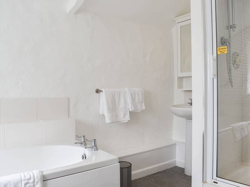 Bathroom | Pollards Cottage, Tintagel