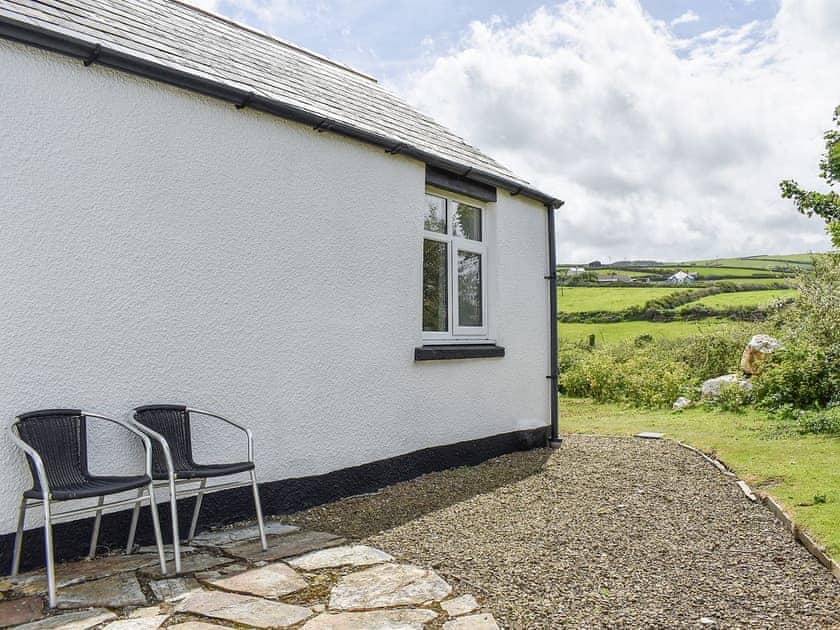Sitting-out-area | Pollards Cottage, Tintagel