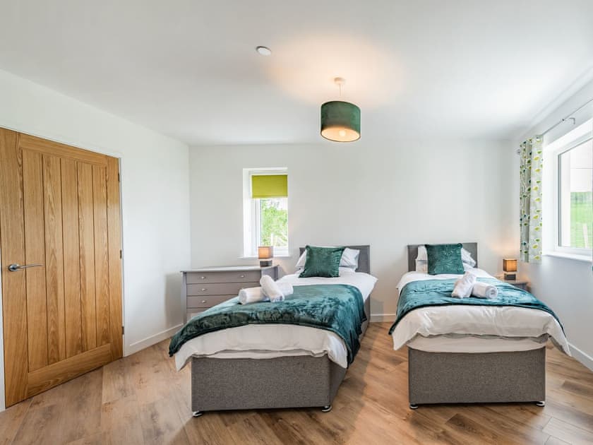 Ground floor twin bedroom | Gorwelon, Aberaeron