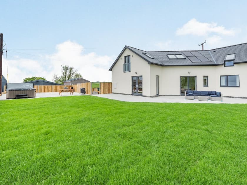 Garden | Gorwelon, Aberaeron