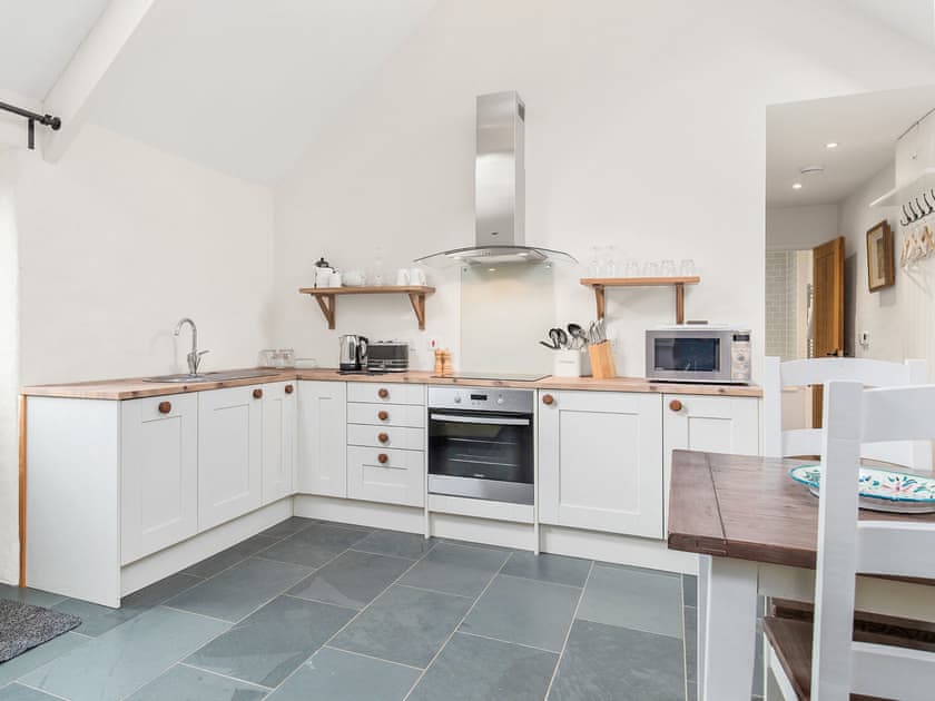Kitchen and dining area  | The Milking Parlour - Preseli Hills Cottages, Rhosfach