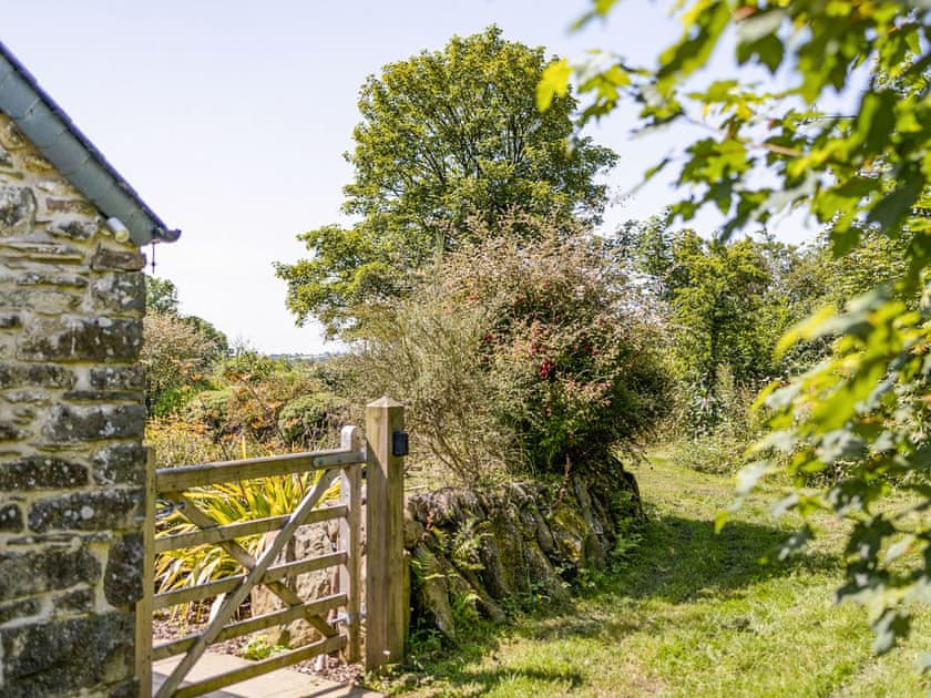 Garden | The Milking Parlour - Preseli Hills Cottages, Rhosfach