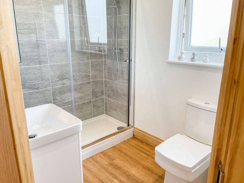Shower room | Aylesbury Lodge, Halstead