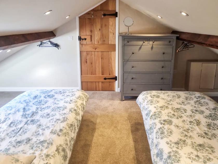 Twin bedroom | Yr Hen Weithdy, Llanllechid near?Bangor