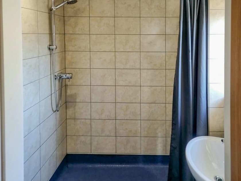 Wet room | Yr Hen Weithdy, Llanllechid near?Bangor