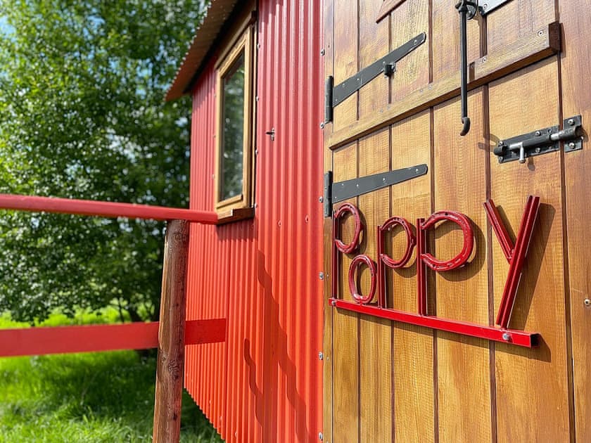 Exterior | Chelworth Shepherds Huts - Poppy Shepherds Hut - Chelworth Shepherds Huts , Cricklade