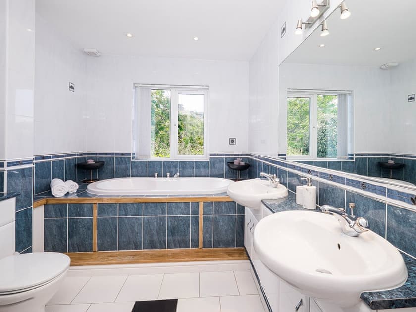 Bathroom | Glas Mordros, Carbis Bay