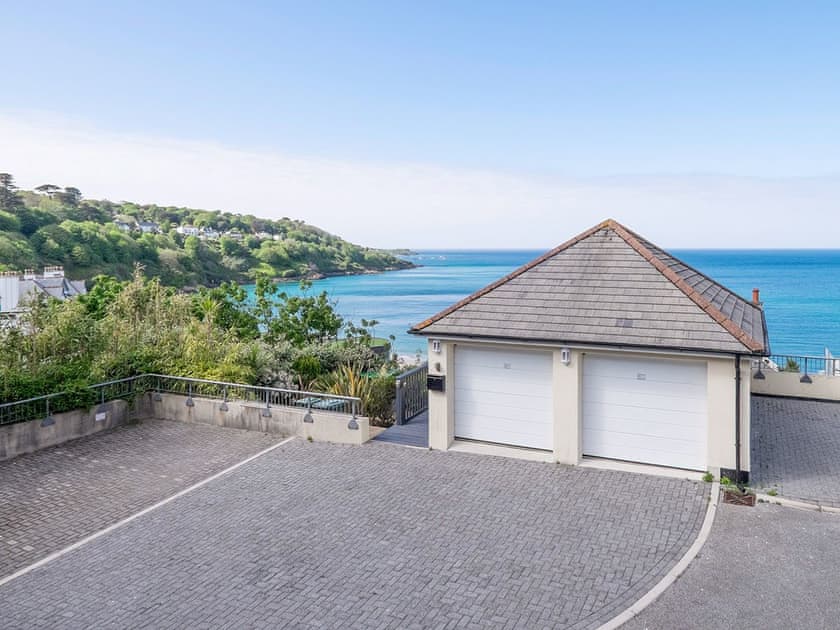 Parking | Glas Mordros, Carbis Bay
