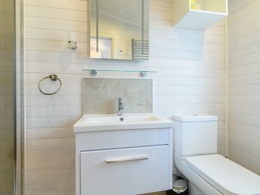 En-suite | Mahonia Lodge, Mercia Marina, Willington