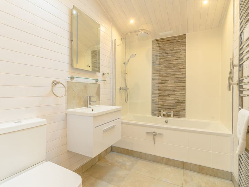 Bathroom | Mahonia Lodge, Mercia Marina, Willington