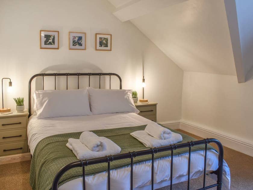Double bedroom | Ty Ni, Bala