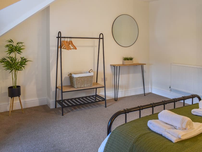 Double bedroom | Ty Ni, Bala