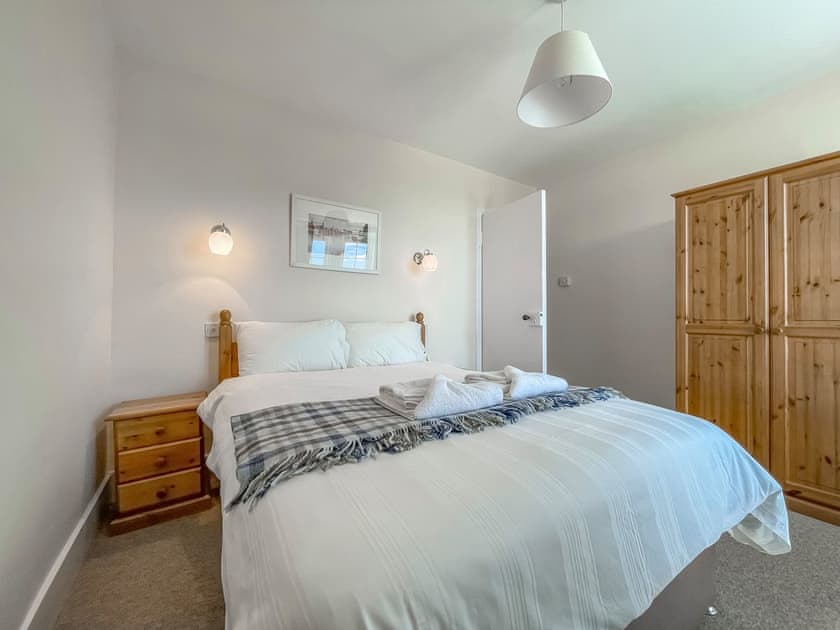Double bedroom | Rowan Cottage - Easter Dalziel Farm Cottages, Dalcross