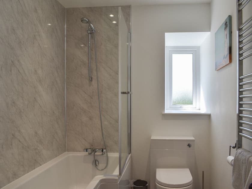 Bathroom | Bryn Y Felin, Dyffryn Ardudwy, near Harlech
