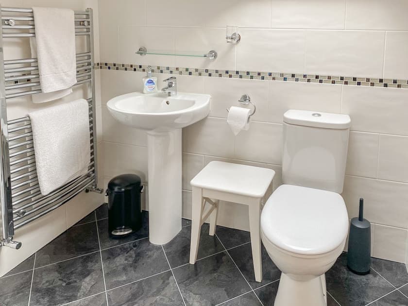 Family bathroom with bath and separate shower cubicle | The Old Laundry 4, Keswick